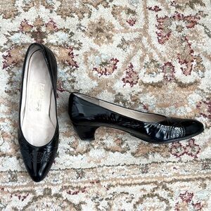 Vintage 80s Salvatore Ferragamo Black Patent Leather Kitten Block Heels 8.5 AA
